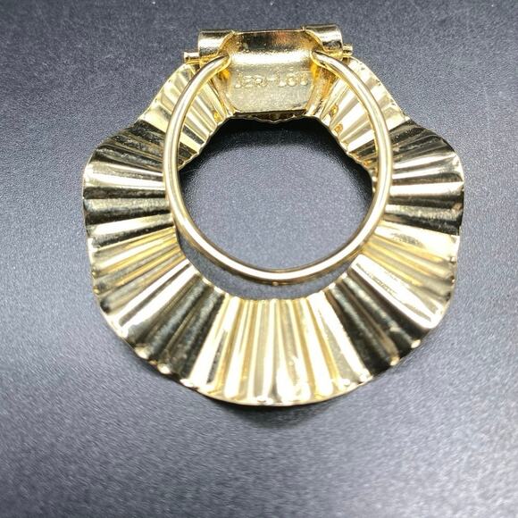 Vintage JERI-LOU Signed Gold Tone Scarf Clip Scalloped Design - Picture 2 of 4